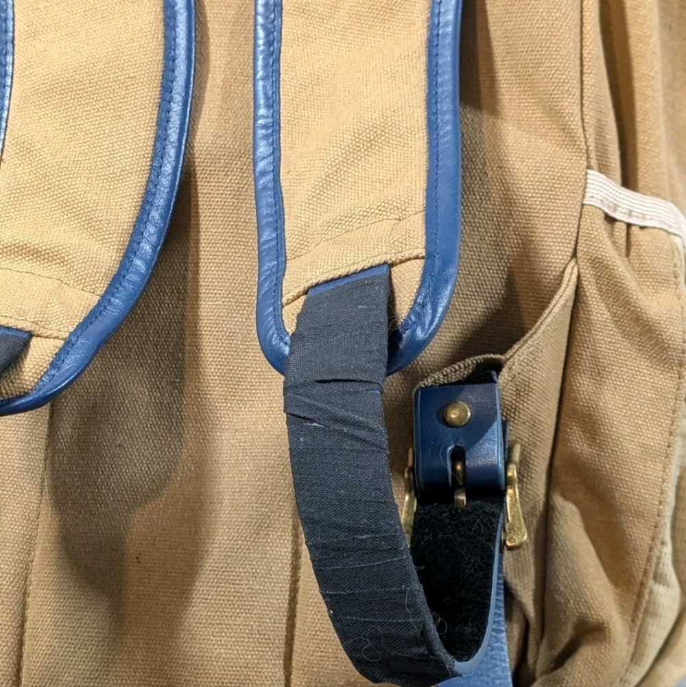 Coors Banquet Promo Backpack Multiple Pockets And Button Up - Picture 9 of 14